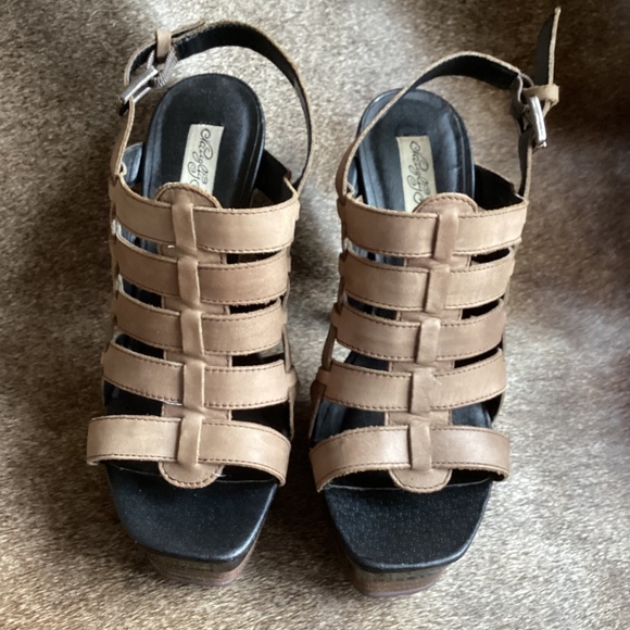 Naughty Monkey Leather Strap Design Platform Peep Toe Heels - Picture 2 of 9